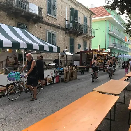 Mit Garten Und Meerblick Cupra Marittima